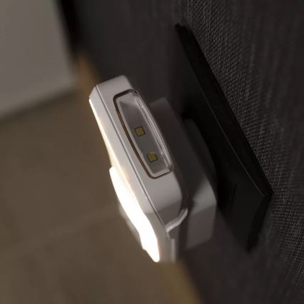 Ledvance - LED Suuntapistorasiavalo sensorilla LUNETTA LED/2W/230V