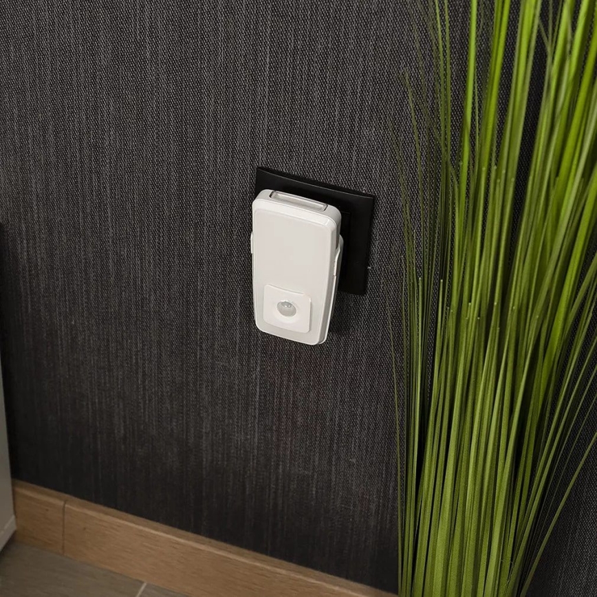 Ledvance - LED Suuntapistorasiavalo sensorilla LUNETTA LED/2W/230V