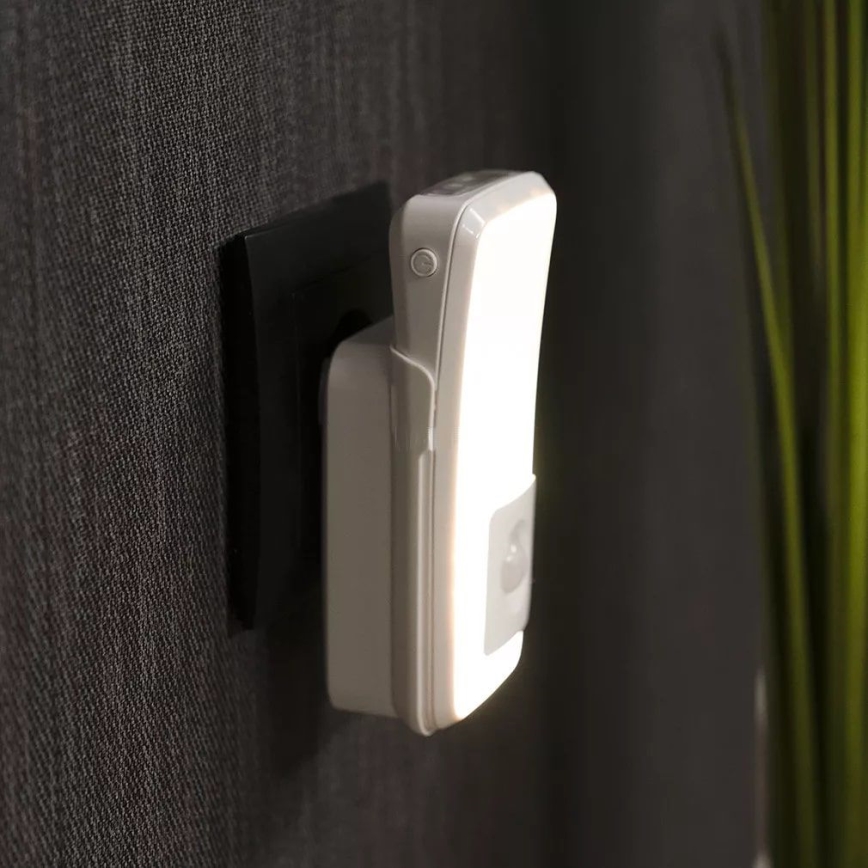 Ledvance - LED Suuntapistorasiavalo sensorilla LUNETTA LED/2W/230V