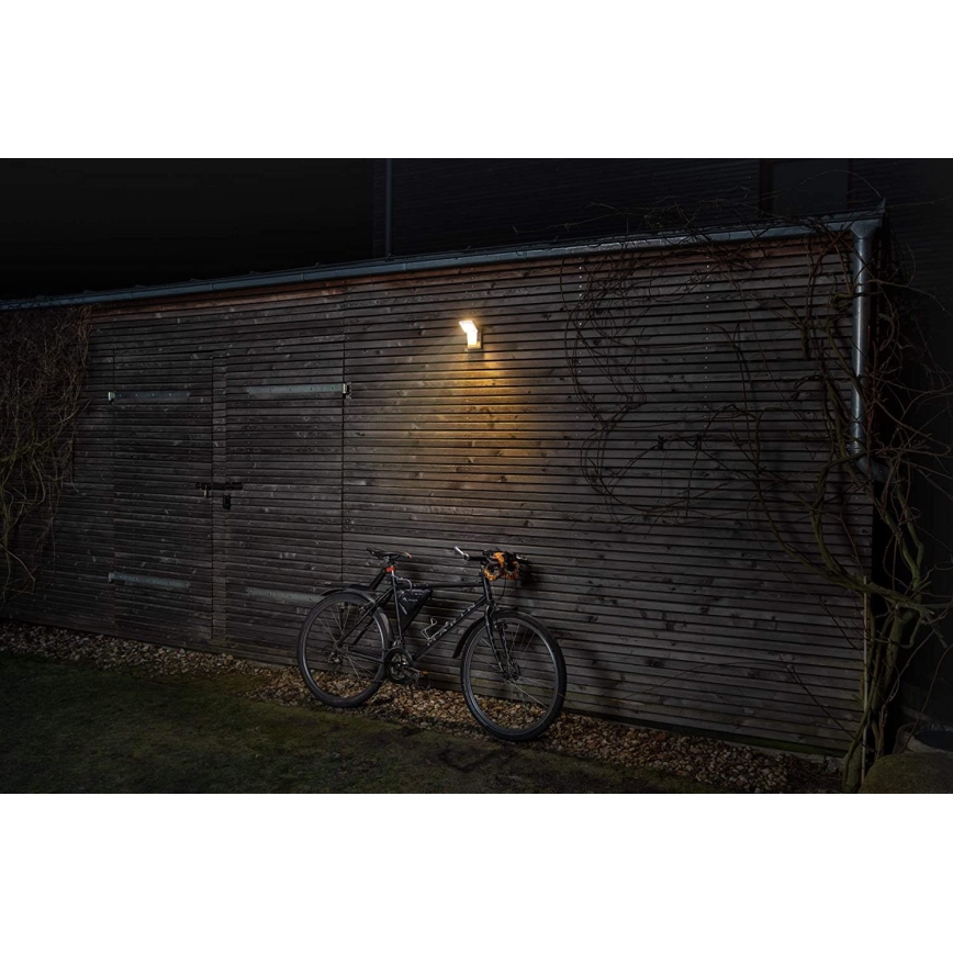 Ledvance -LED Ulkoseinävalaisin anturilla SPOT LED / 8W / 230V IP55 musta