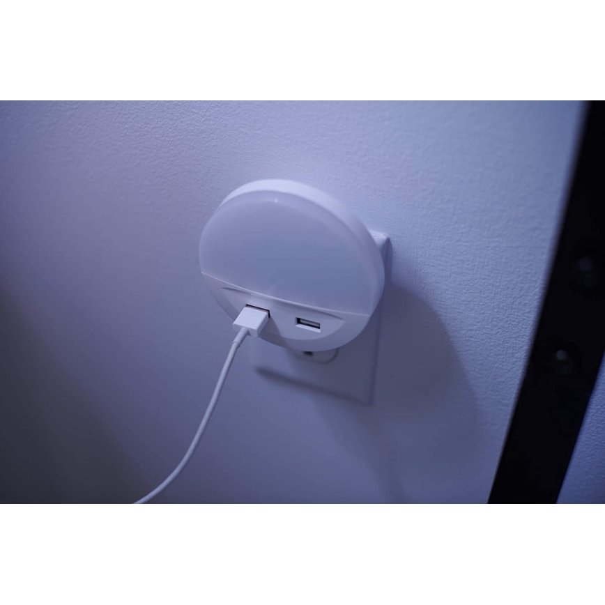 Ledvance - LED-yövalo pistorasiaan anturilla LUNETTA 2xUSB LED / 13W / 230V