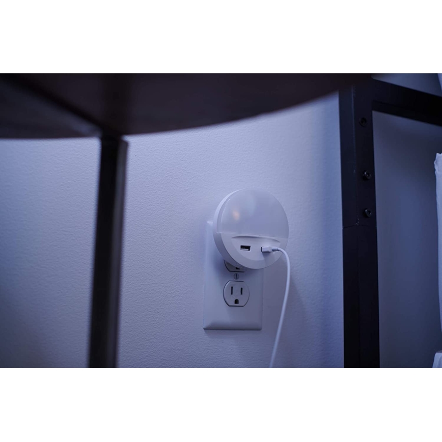 Ledvance - LED-yövalo pistorasiaan anturilla LUNETTA 2xUSB LED / 13W / 230V