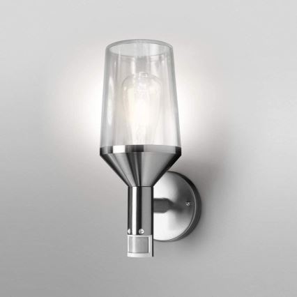Ledvance - Seinävalaisin anturilla ulkokäyttöön CALICE 1xE27 / 60W / 230V IP44