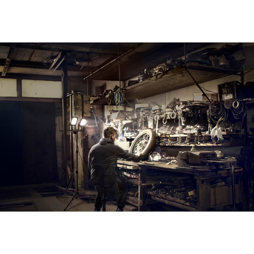 Ledvance - LED-ulkovalaisin jalustalla WORKLIGHT TRIPOD 2xLED/10W/230V 6500K IP65