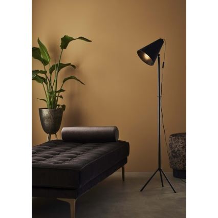 Markslöjd 107929 - Lattialamppu CILLA 1xE27/60W/230V
