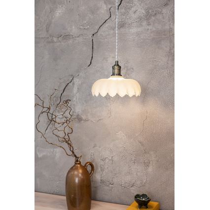 Markslöjd 108857 - Kattokruunu johdossa KURAGE 1xE27/40W/230V messinki/valkoinen