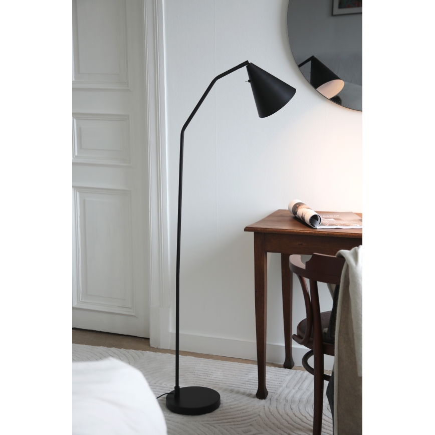 Markslöjd 108889 - LED-himmennettävä lattiavalaisin FUNIL LED/4,9W/230V CRI 90, musta