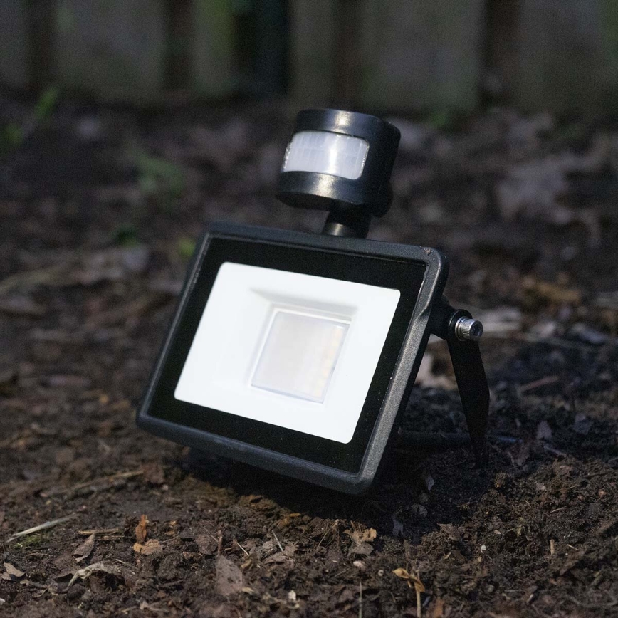 LED himmennettävä valonheitin liiketunnistimen kanssa SmartLife LED/20W/230V 3000-6500K IP44 Wi-Fi