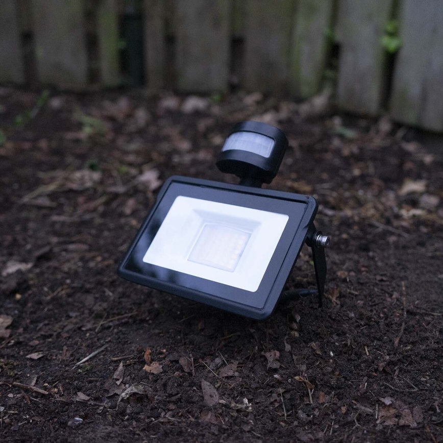LED himmennettävä valonheitin liiketunnistimen kanssa SmartLife LED/20W/230V 3000-6500K IP44 Wi-Fi