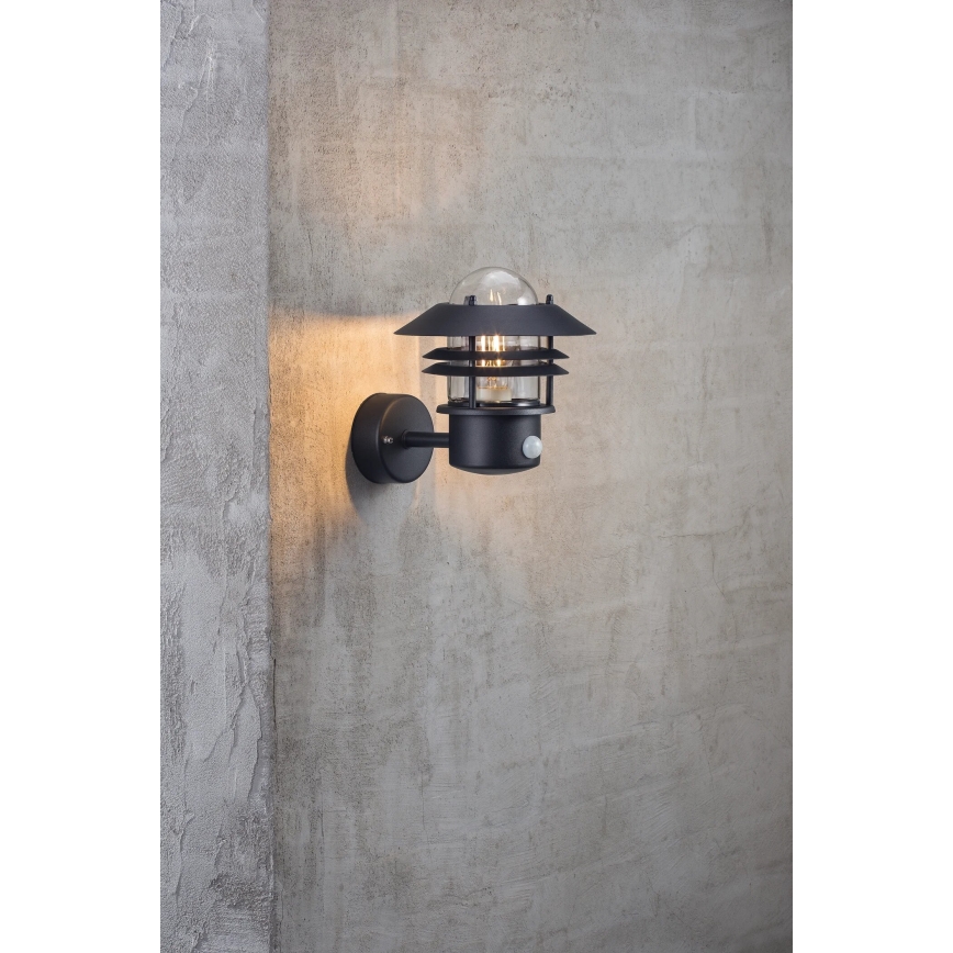 Nordlux - Ulkovalo anturilla BLOKHUS 1xE27/60W/230V IP54
