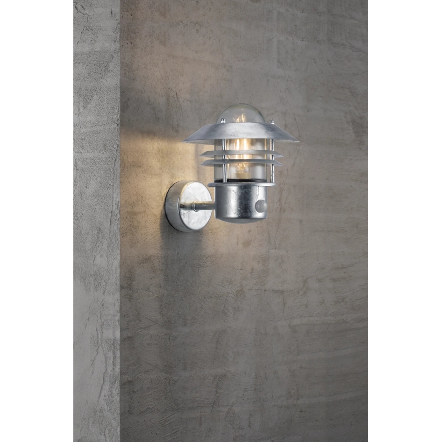 Nordlux - Ulkovalo anturilla BLOKHUS 1xE27/60W/230V IP54