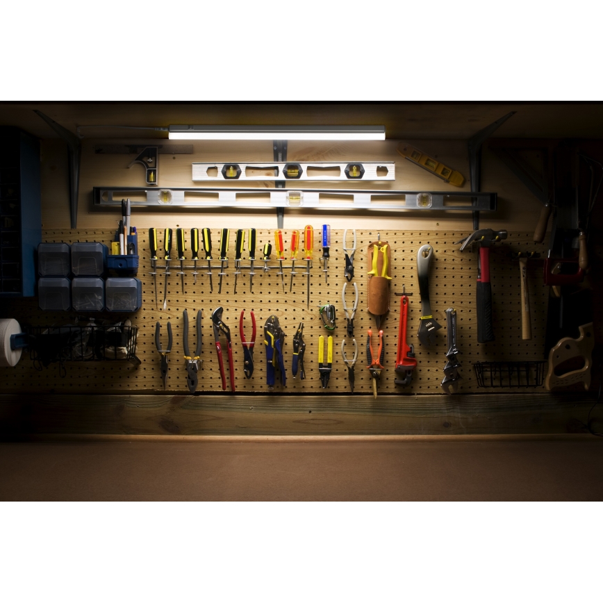 Osram - liiketunnistimella varustettu alakaapin LED-valaisin BATTEN LED/4W/230V 3000K 60 cm valkoinen