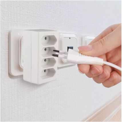 Pistokkeenjakaja 4x2,5A / 230V