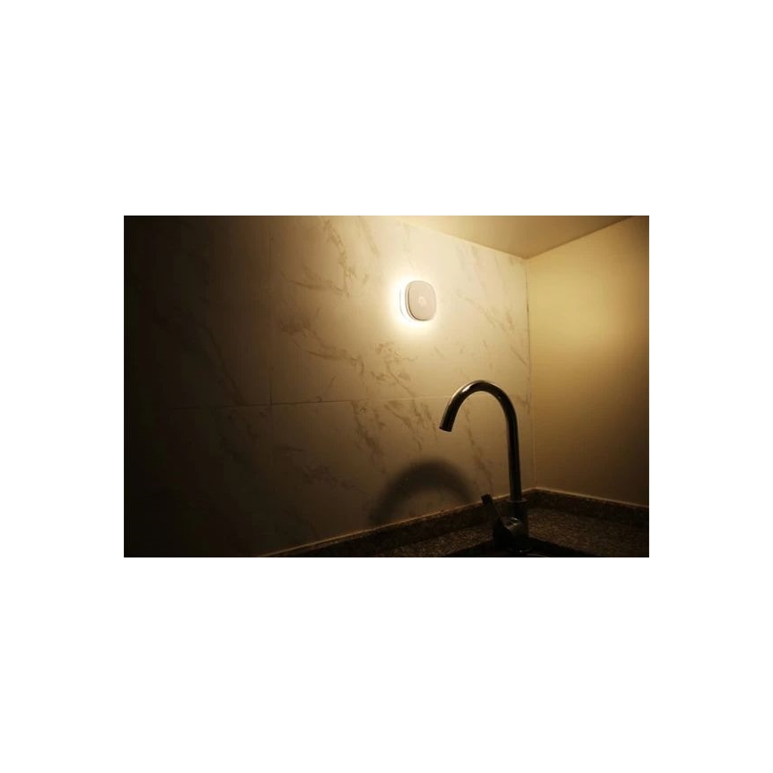 LED-yövalo anturilla LED/0,45W/3xAAA 3000K valkoinen