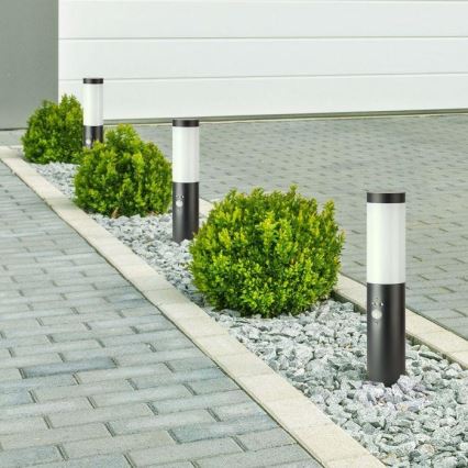 Sensorilla varustettu ulkovalaisin 1xE27 / 60W / 230V IP44 45cm harmaa