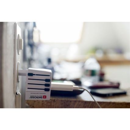 MUV-matkasovitin AC-USB, USB A+C, 15W