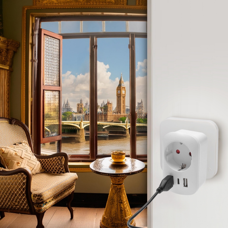 Matka-adapteri UK-pistorasiaan 230V 2x USB-A + 1x USB-C