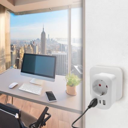 Matka-adapteri Yhdysvaltoihin 230V 2x USB-A + 1x USB-C