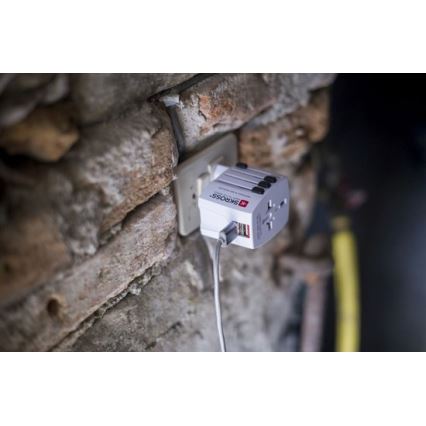Solight PA48 - kansainvälinen matkasovitin 230V + 2x USB-portti