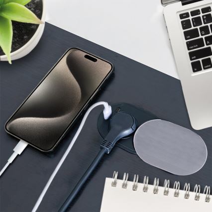 Sisäänrakennettu pistoke 1Z + USB A+C