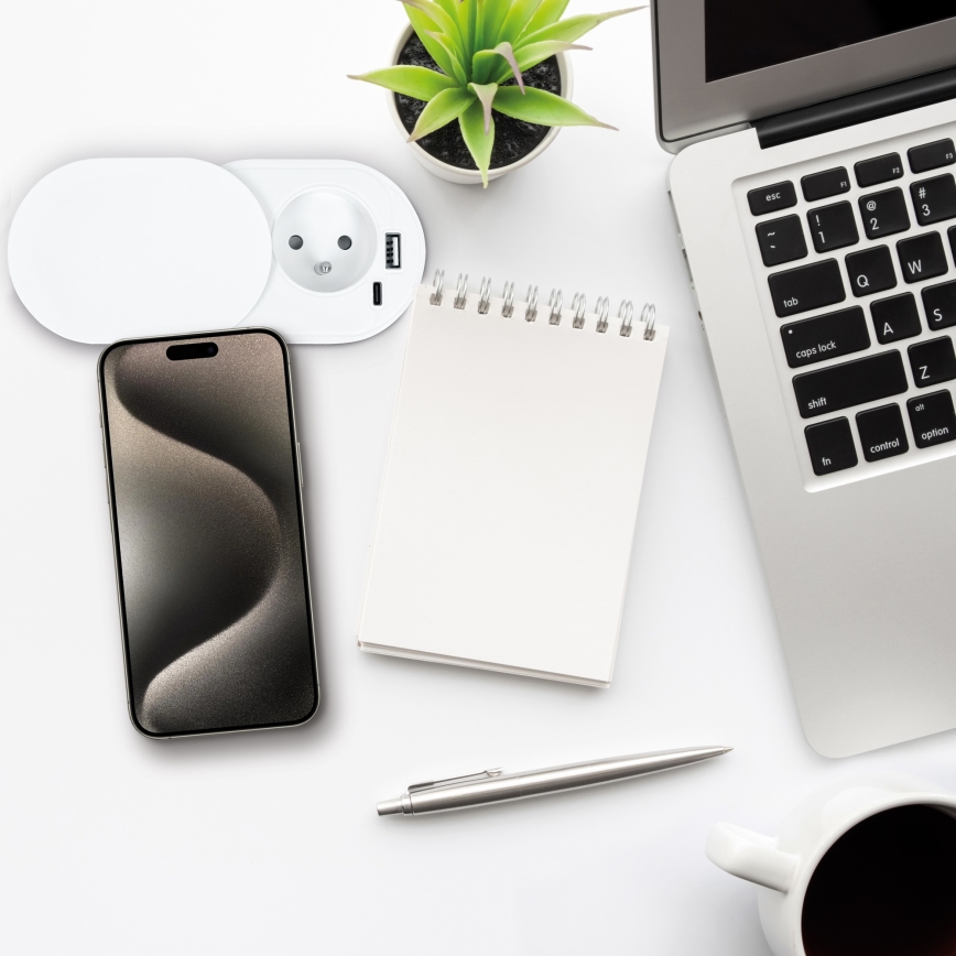 Uppoasennettava pistorasia 20 W, 1× sähköpistoke + USB-A ja USB-C, valkoinen