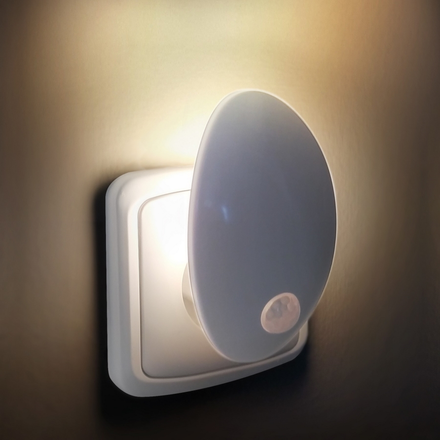 LED Pistorasian suuntavalo anturilla LED/0,7W/230V 3000K
