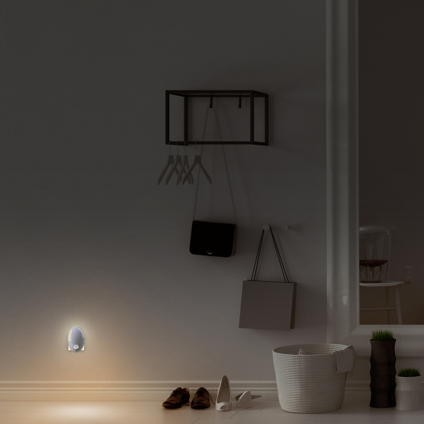 LED Pistorasian suuntavalo anturilla LED/0,7W/230V 3000K