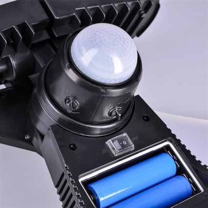 LED-aurinkokenno tulvavalo anturilla 2000mAh LED / 8W / 3,7V IP44
