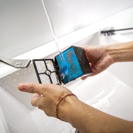 TESLA Electronics AquaStar - Monitoiminen johdoton lattiamoppi ja pölynimuri 3in1 2500 mAh