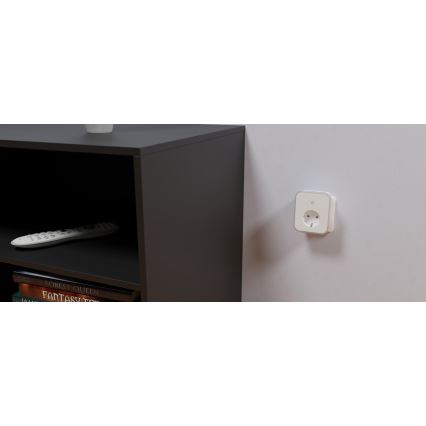 TESLA Smart - Älypistorasia 3690W/230V/16A 2xUSB/24W/5V Wi-Fi Tuya