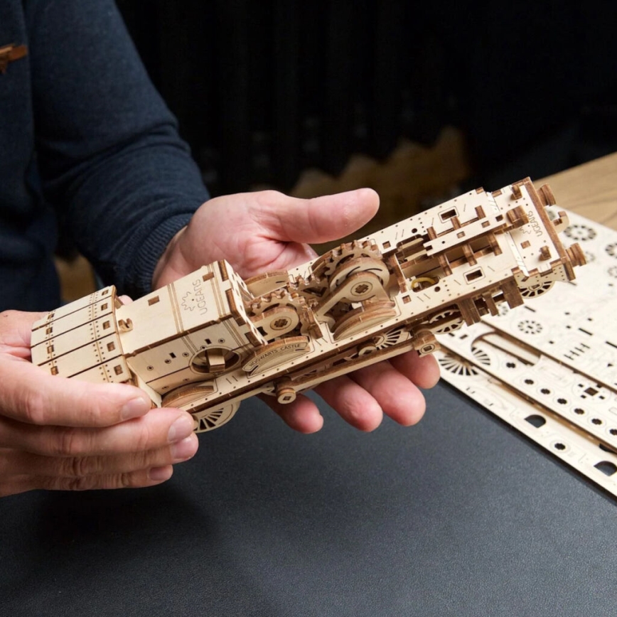 Ugears - 3D puinen mekaaninen palapeli Harry Potter Tylypahkan pikajuna