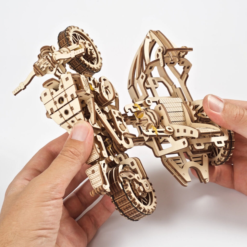Ugears - 3D puinen mekaaninen palapeli Scrambler-moottoripyörä kärryllä
