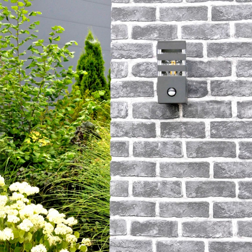 Ulkoseinävalaisin anturilla TEKSAS 1xE27/12W/230V IP44 antrasiitti