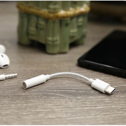 USB-C-sovitin AUX:lle