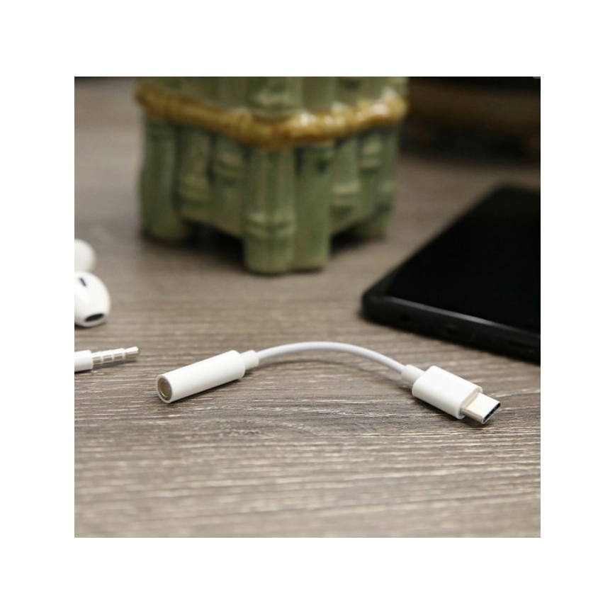 USB-C-sovitin AUX:lle