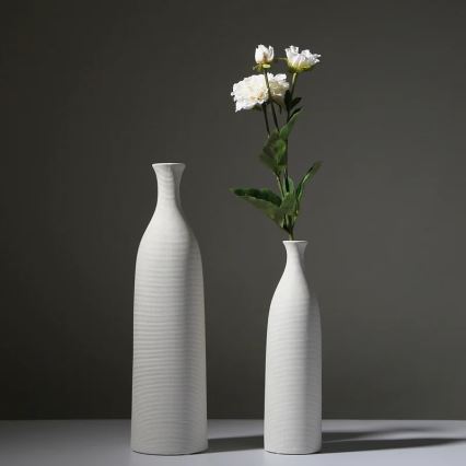 Valkoinen keramiikkavaasi 25 cm