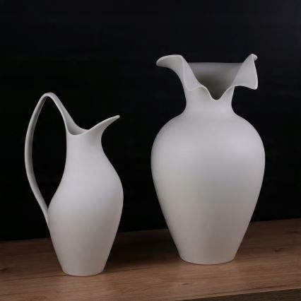 Valkoinen keramiikkavaasi 41,5x23 cm