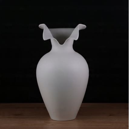 Valkoinen keramiikkavaasi 41,5x23 cm