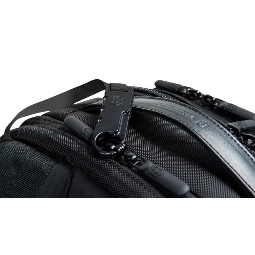 Victorinox - Kannettavan tietokoneen reppu 15,6" Essentials 22 l musta