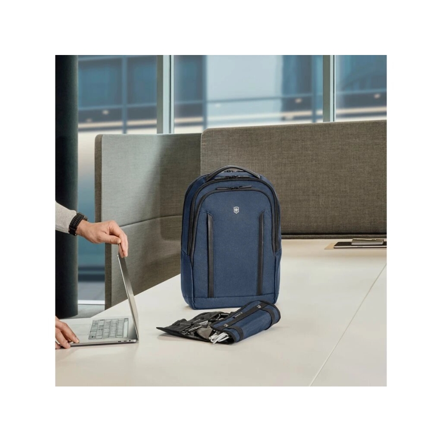 Victorinox - Kannettavan tietokoneen reppu 15" Altmont Professional Compact 16 l tummansininen