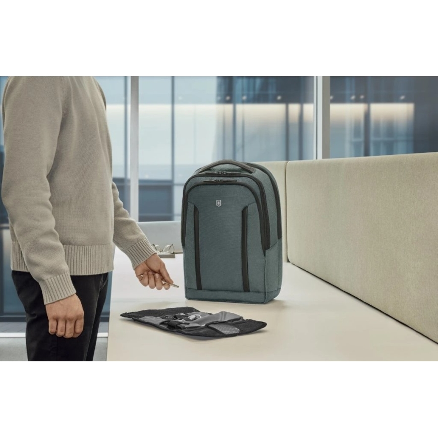 Victorinox - Kannettavan tietokoneen reppu 15" Altmont Professional Deluxe Travel 25 l vihreä