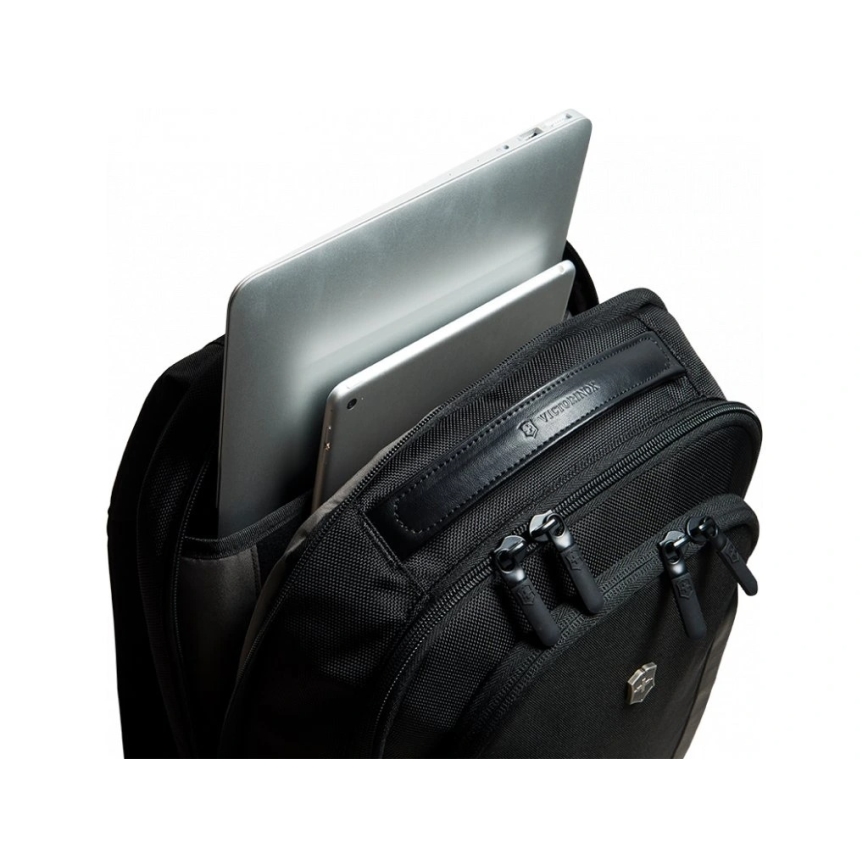 Victorinox - Kannettavan tietokoneen reppu 15" Compact 15 l musta