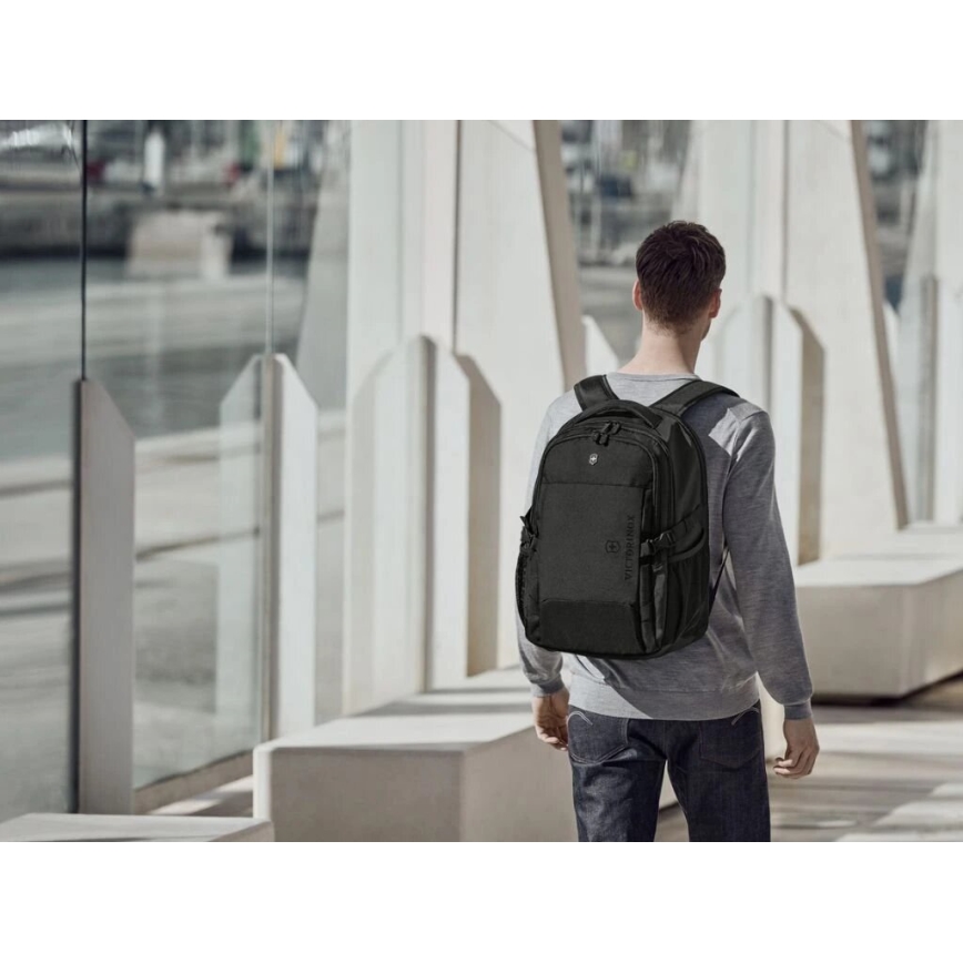 Victorinox - Kannettavan tietokoneen reppu 16" Deluxe Vx Sport EVO 32 l musta