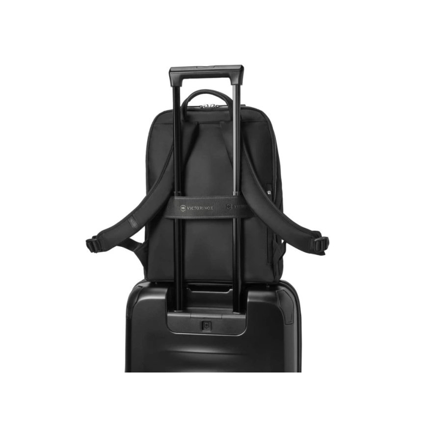 Victorinox - Reppu Victoria Signature Deluxe 18 l musta
