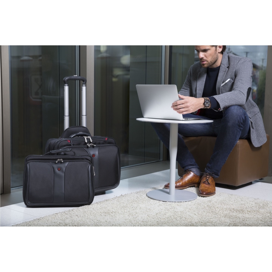 Wenger - Matkalaukku pyörillä 25 l 17" + kannettavan tietokoneen laukku 15,6" Patriot musta
