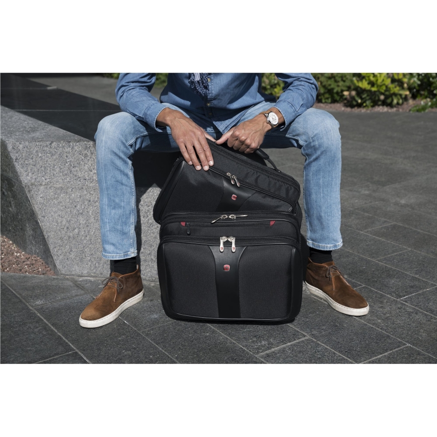 Wenger - Matkalaukku pyörillä 25 l 17" + kannettavan tietokoneen laukku 15,6" Patriot musta