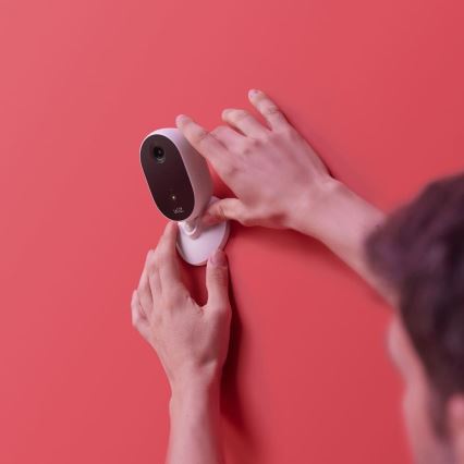 WiZ-setti kotitalouden valvontaan: 1xkamera + 3xLED RGB-polttimo 8,5W/230V Wi-Fi